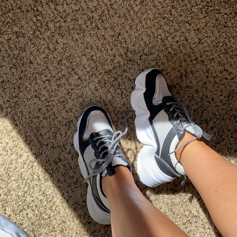 Athletic platform shoes